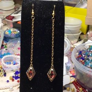 Red and gold metal earrings     Handcrafted/home made   ...  LE-1